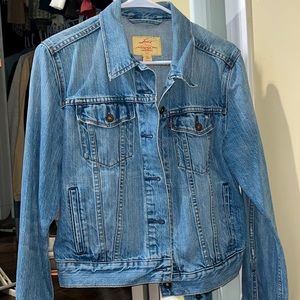 Levis Blue Jean Jacket -Size Large- Great Condition!